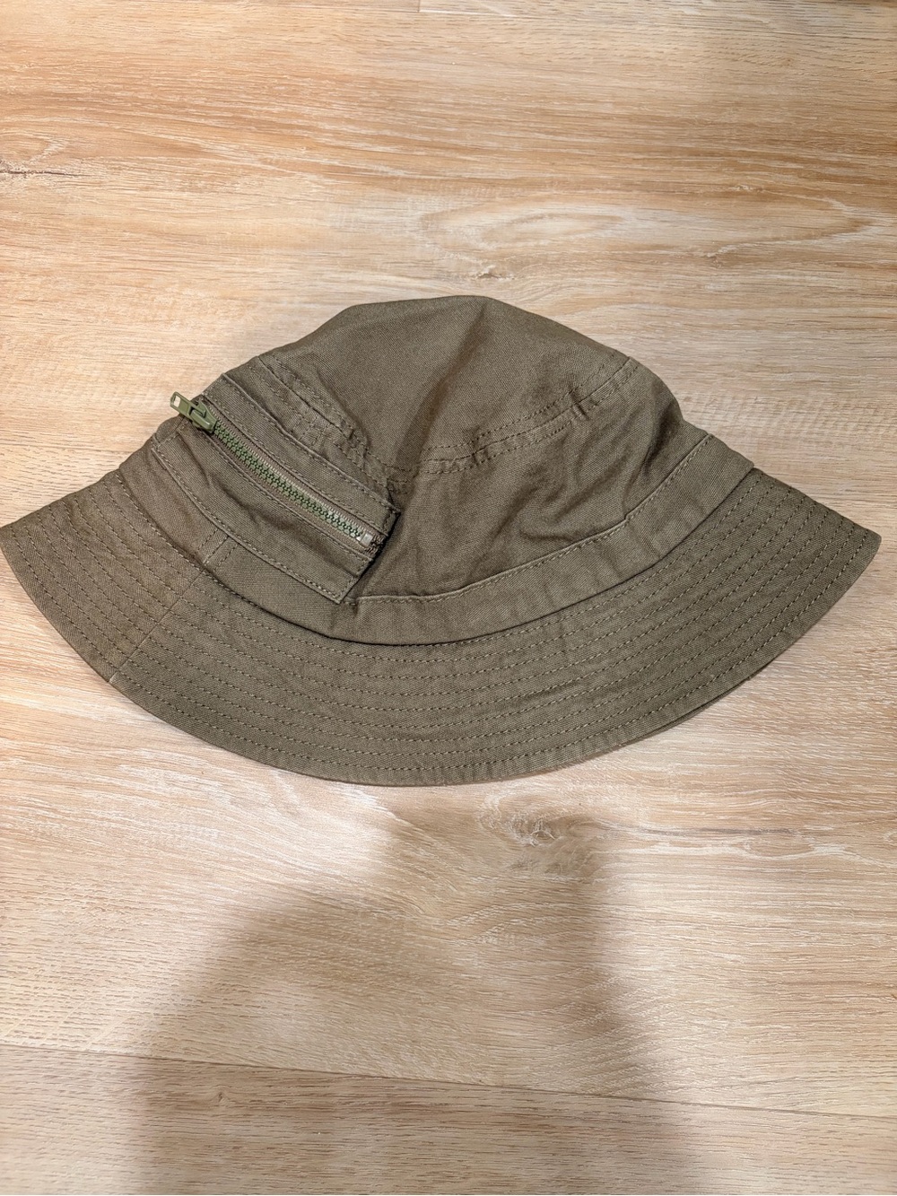 Madewell Women’s Olive Green Bucket Hat with Zip Pocket